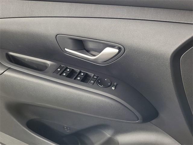 new 2025 Hyundai TUCSON Hybrid car, priced at $37,228