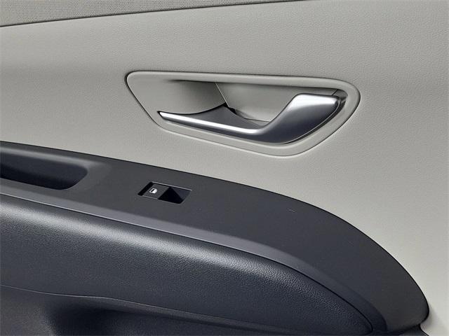 new 2025 Hyundai TUCSON Hybrid car, priced at $37,453
