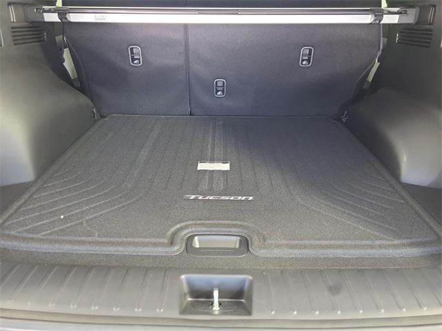 new 2025 Hyundai TUCSON Hybrid car, priced at $40,900