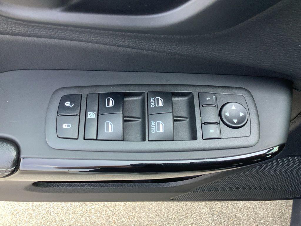 used 2023 Jeep Cherokee car, priced at $23,553