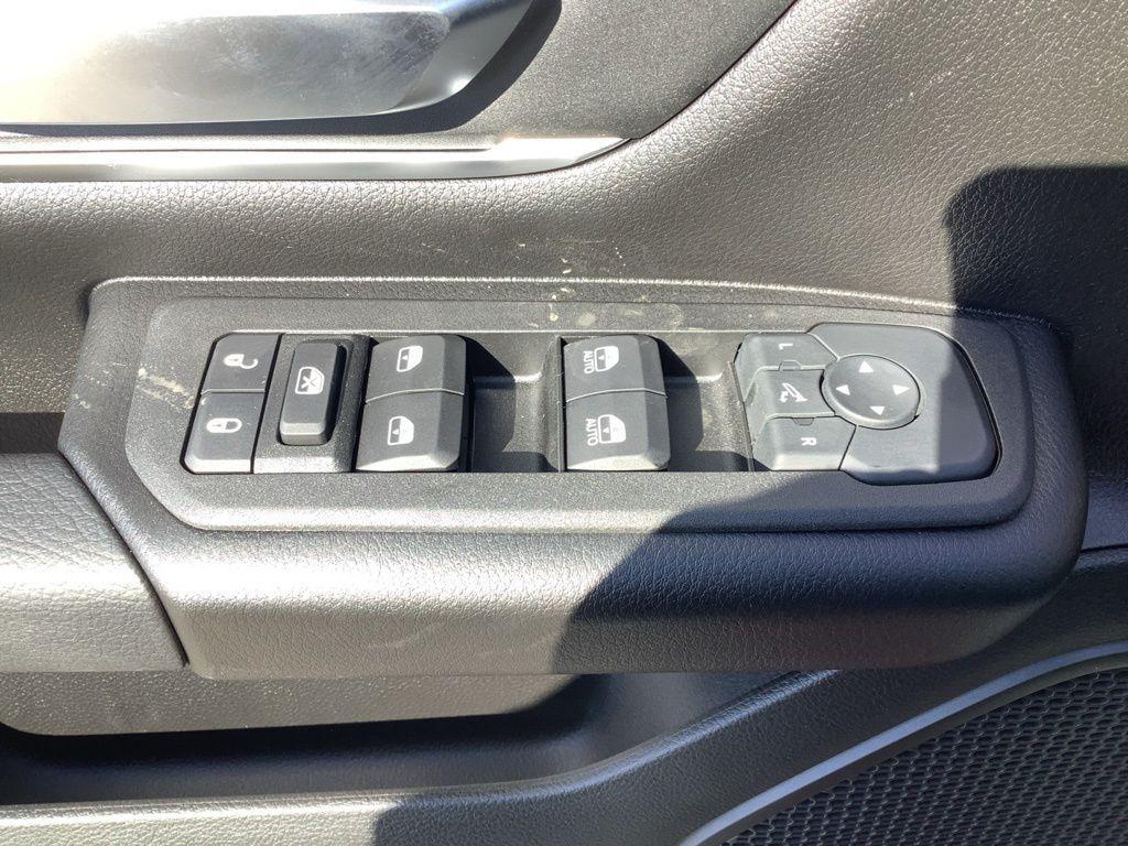 new 2025 Ram 1500 car, priced at $47,643