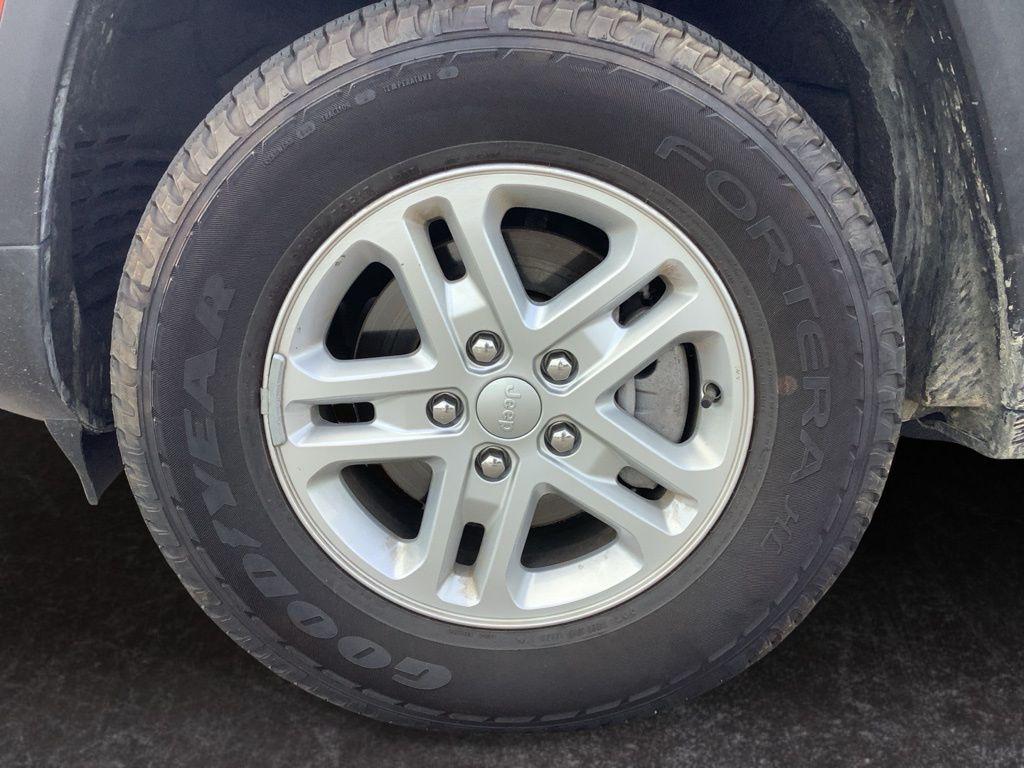 used 2024 Jeep Grand Cherokee car, priced at $31,846