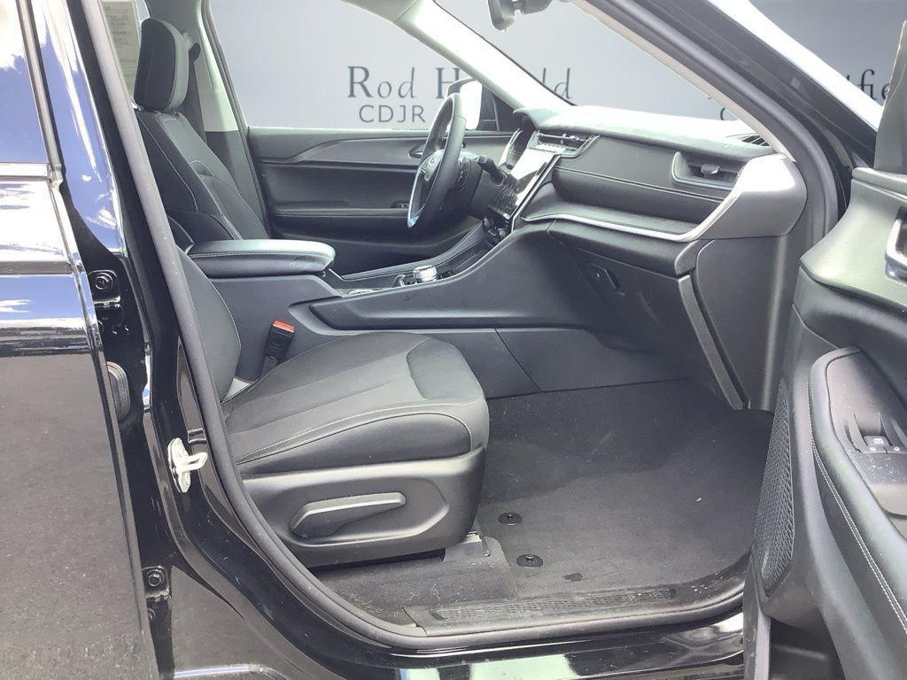 used 2024 Jeep Grand Cherokee car, priced at $31,846