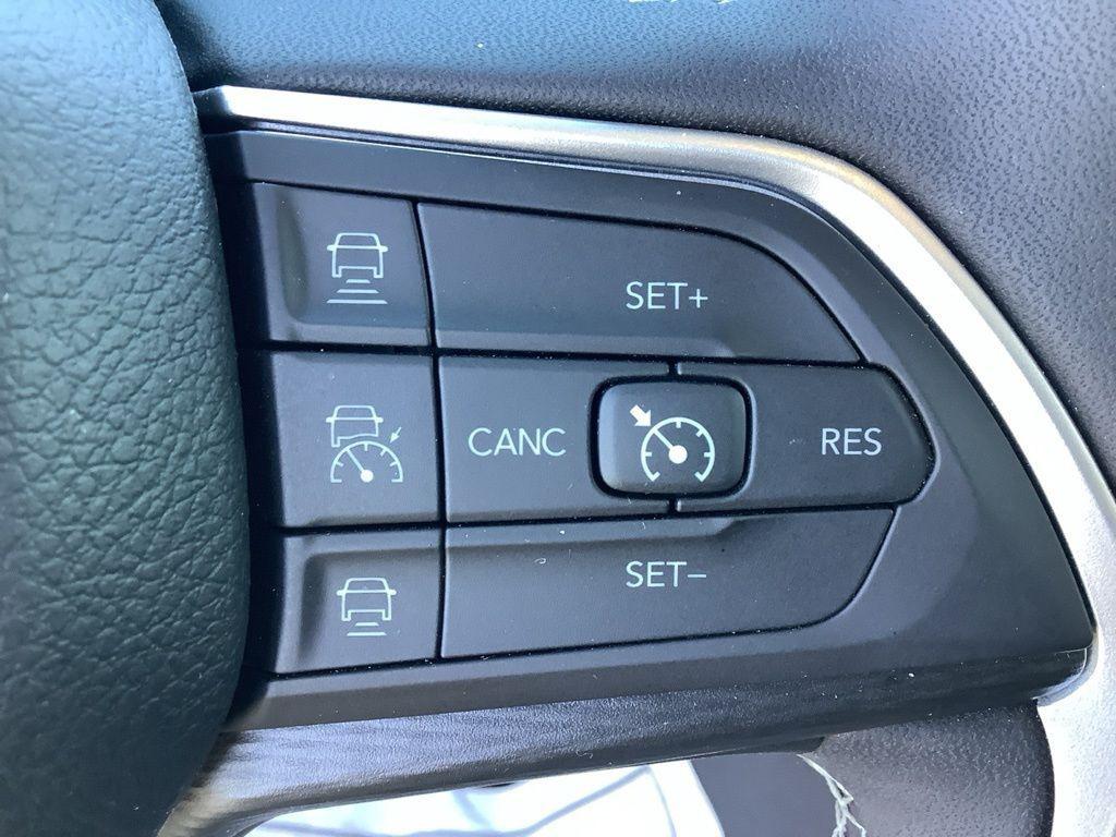 used 2024 Jeep Grand Cherokee car, priced at $31,846