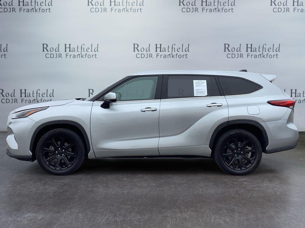 used 2022 Toyota Highlander car, priced at $28,000