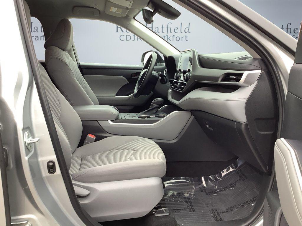 used 2022 Toyota Highlander car, priced at $28,000