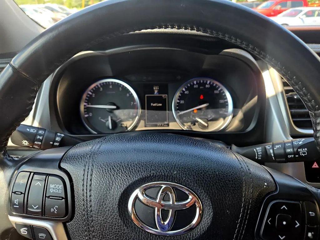 used 2016 Toyota Highlander car