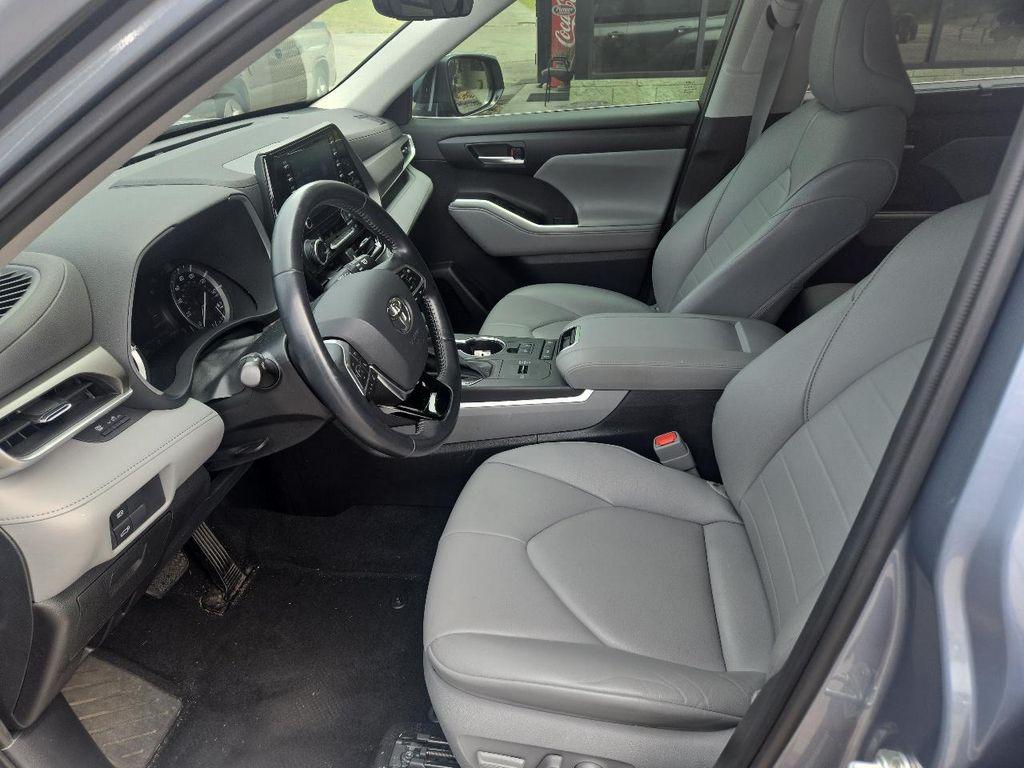 used 2020 Toyota Highlander car, priced at $28,995