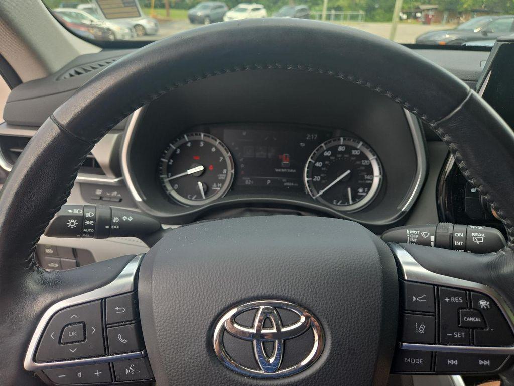 used 2020 Toyota Highlander car, priced at $28,995