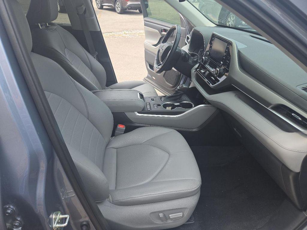 used 2020 Toyota Highlander car, priced at $28,995