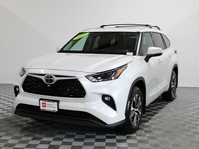 used 2022 Toyota Highlander car, priced at $39,900