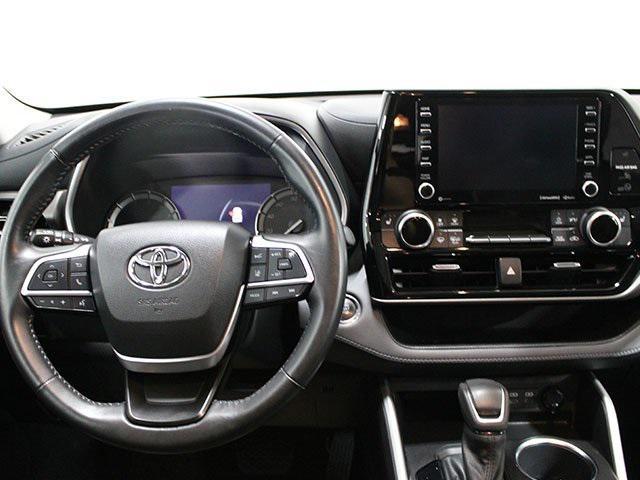 used 2022 Toyota Highlander car, priced at $39,900