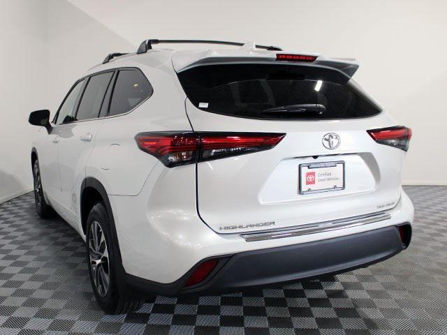 used 2022 Toyota Highlander car, priced at $39,900