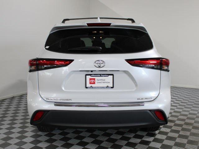 used 2022 Toyota Highlander car, priced at $39,900