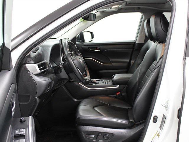 used 2022 Toyota Highlander car, priced at $39,900