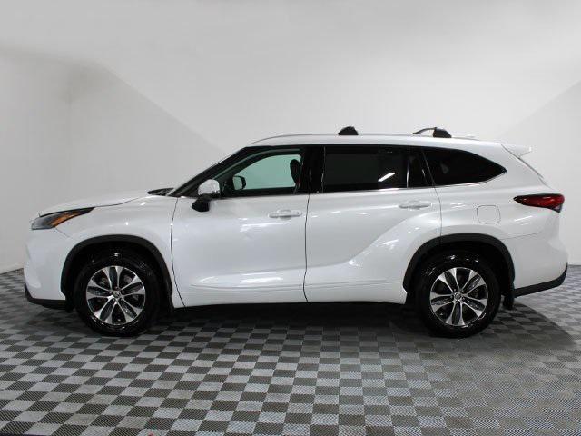 used 2022 Toyota Highlander car, priced at $39,900