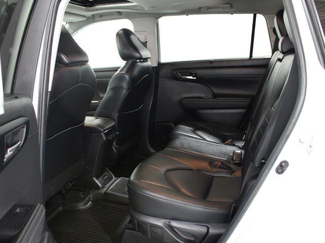 used 2022 Toyota Highlander car, priced at $39,900