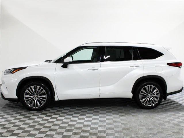used 2022 Toyota Highlander car, priced at $40,500