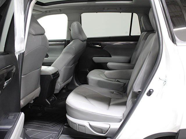 used 2022 Toyota Highlander car, priced at $40,500
