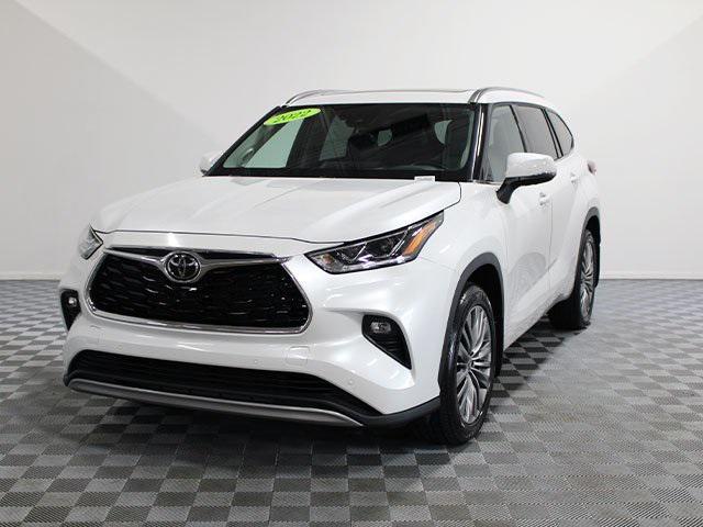 used 2022 Toyota Highlander car, priced at $40,500