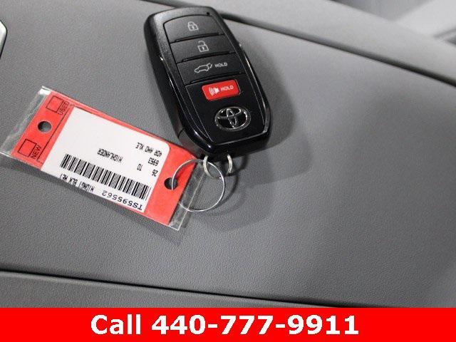 new 2026 Toyota Highlander car, priced at $47,828