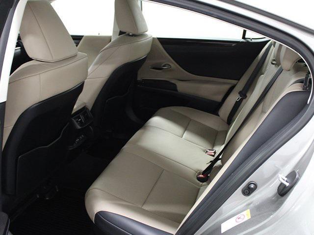 used 2019 Lexus ES 300h car, priced at $20,400
