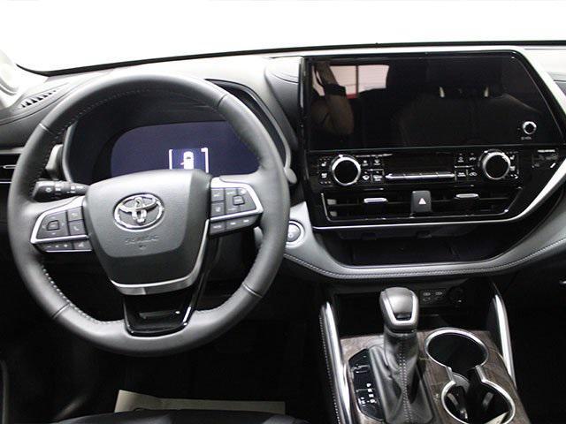 used 2024 Toyota Highlander Hybrid car, priced at $54,000