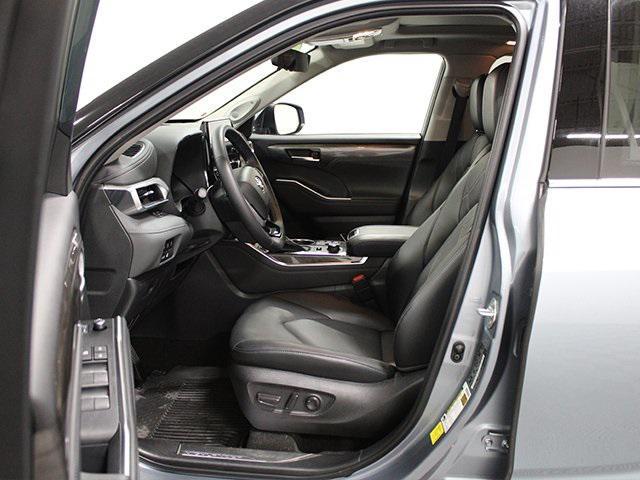 used 2023 Toyota Highlander car, priced at $46,500