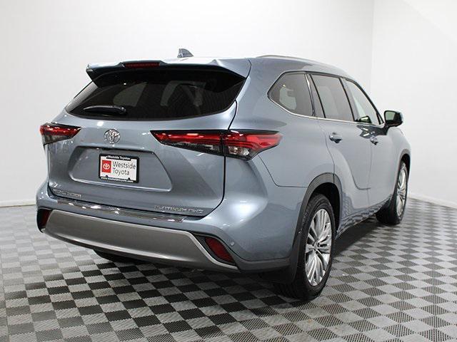 used 2023 Toyota Highlander car, priced at $46,500