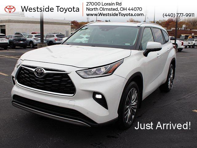 used 2022 Toyota Highlander car, priced at $34,900