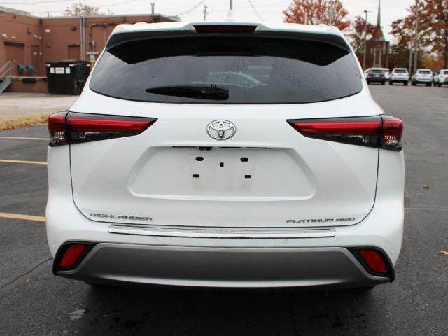 used 2022 Toyota Highlander car, priced at $34,900