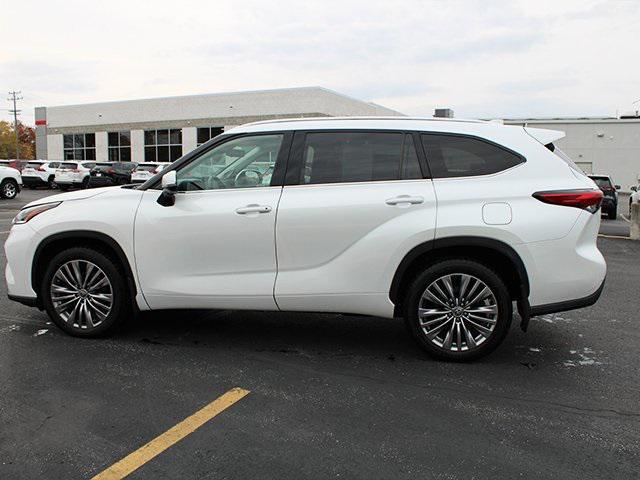 used 2022 Toyota Highlander car, priced at $34,900