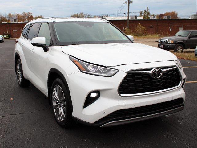 used 2022 Toyota Highlander car, priced at $34,900