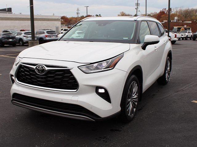 used 2022 Toyota Highlander car, priced at $34,900