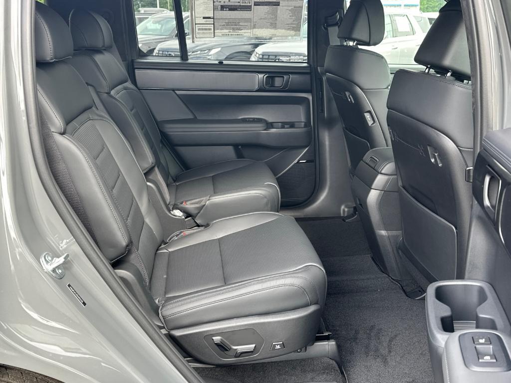new 2025 Hyundai SANTA FE HEV car, priced at $47,916