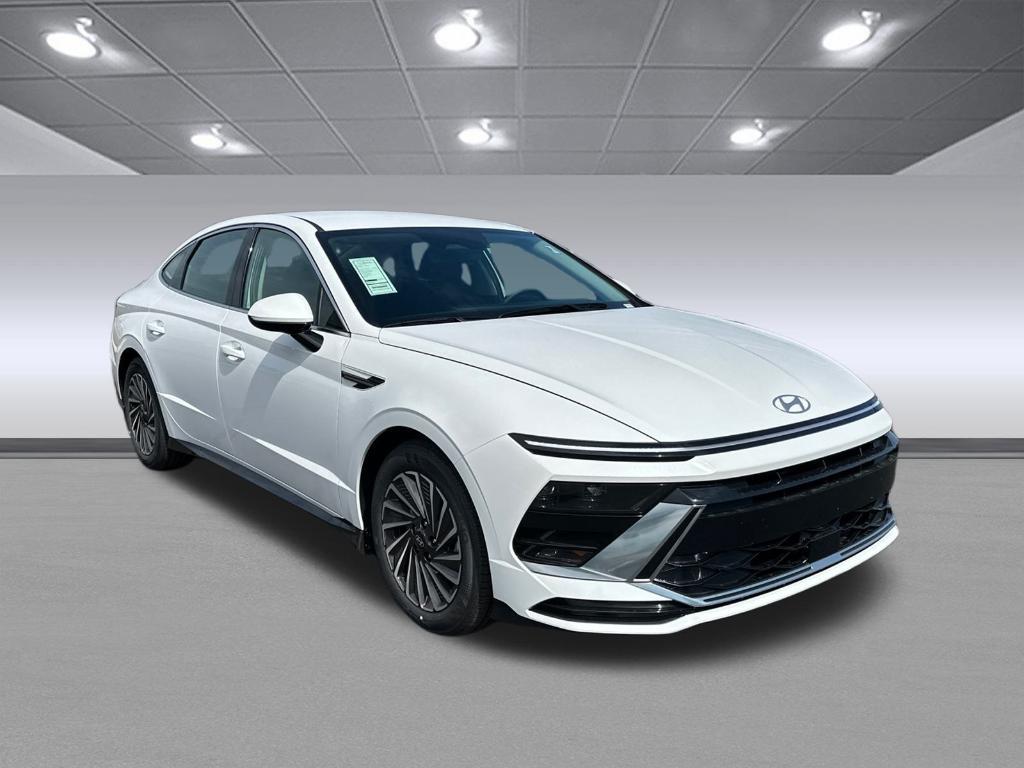 new 2025 Hyundai Sonata Hybrid car, priced at $33,799