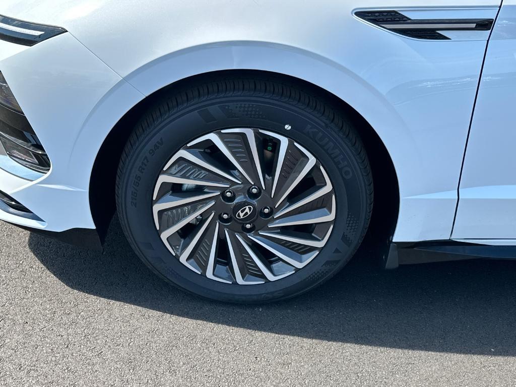 new 2025 Hyundai Sonata Hybrid car, priced at $33,799