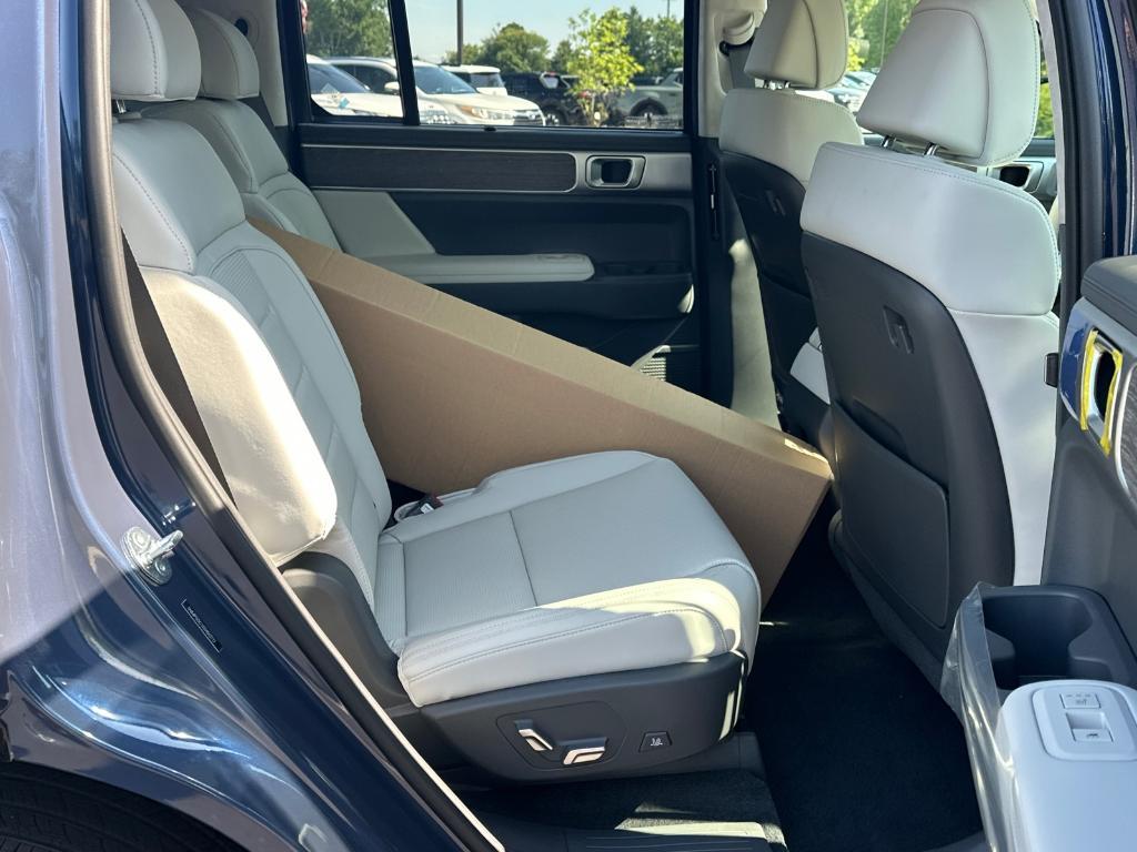 new 2025 Hyundai SANTA FE HEV car, priced at $51,086