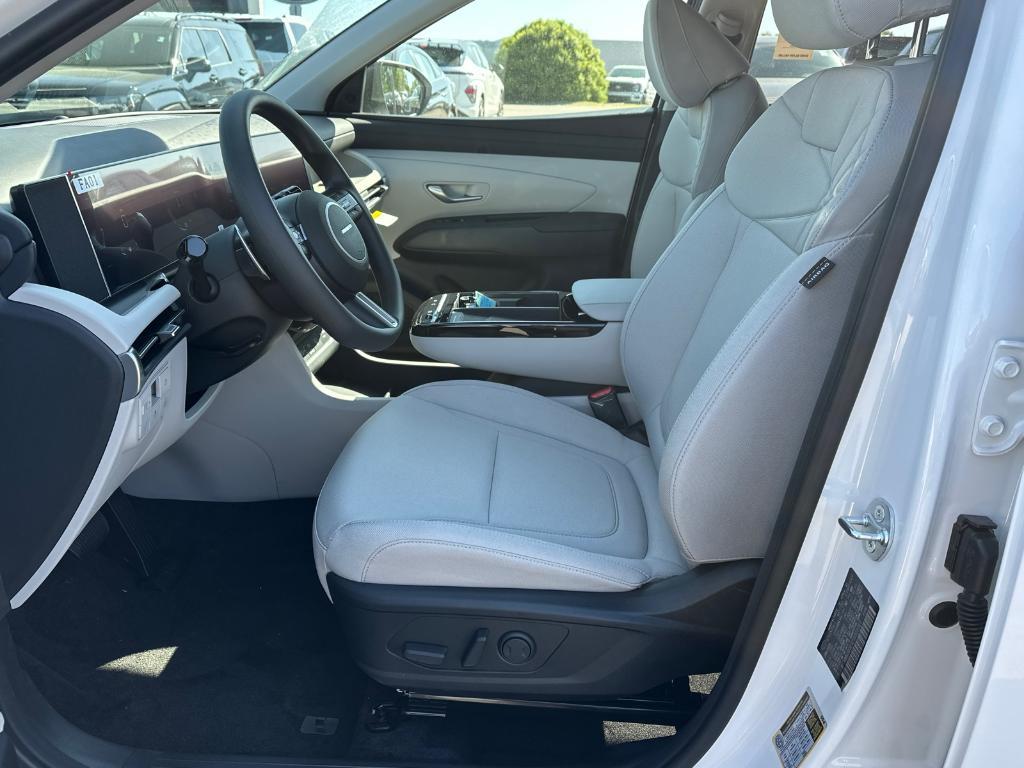 new 2025 Hyundai TUCSON Hybrid car, priced at $34,931