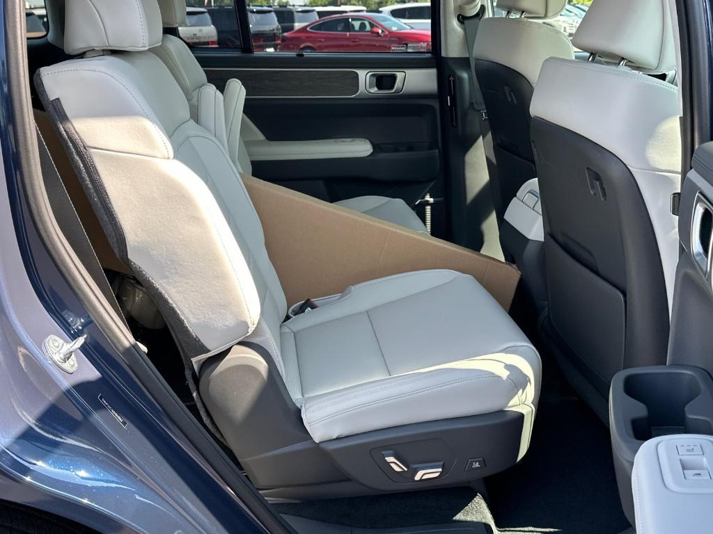 new 2025 Hyundai SANTA FE HEV car, priced at $51,061