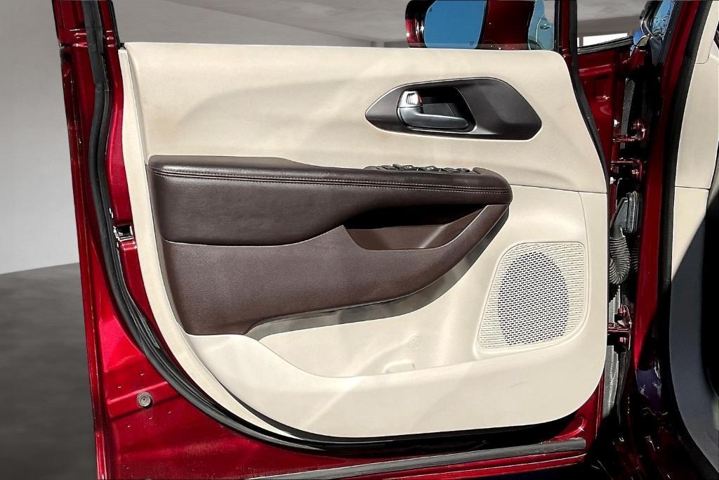 used 2017 Chrysler Pacifica car, priced at $11,152