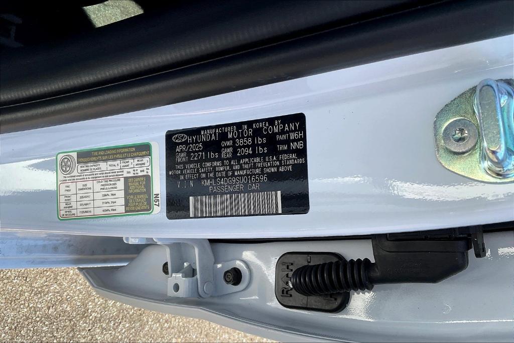 new 2025 Hyundai Elantra car, priced at $26,135