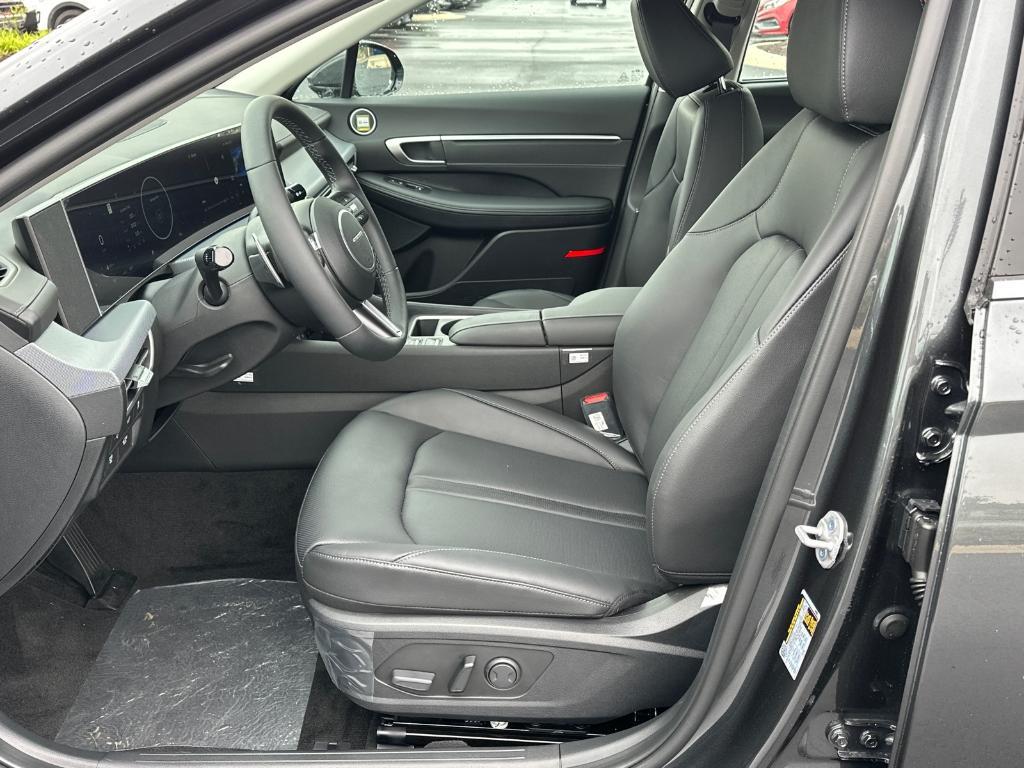 new 2025 Hyundai Sonata Hybrid car, priced at $39,739