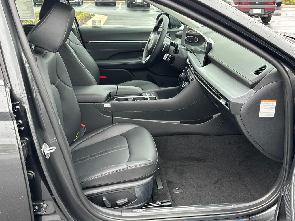 new 2025 Hyundai Sonata Hybrid car, priced at $39,739