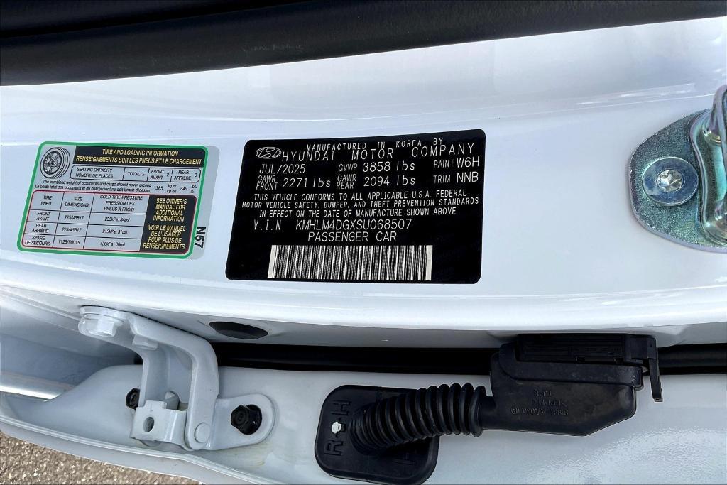 new 2025 Hyundai Elantra car, priced at $25,756