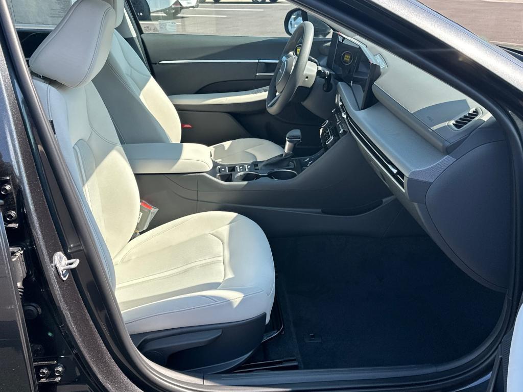 new 2025 Hyundai Sonata car, priced at $28,821
