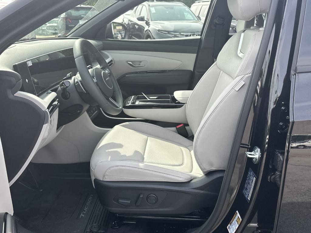 new 2025 Hyundai TUCSON Hybrid car, priced at $42,921