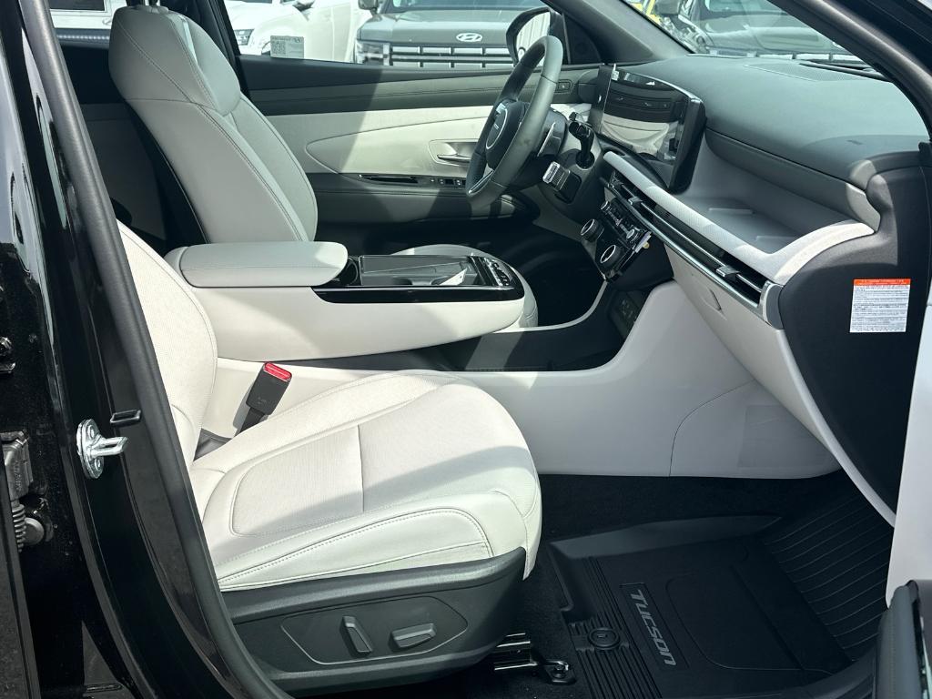 new 2025 Hyundai TUCSON Hybrid car, priced at $42,921