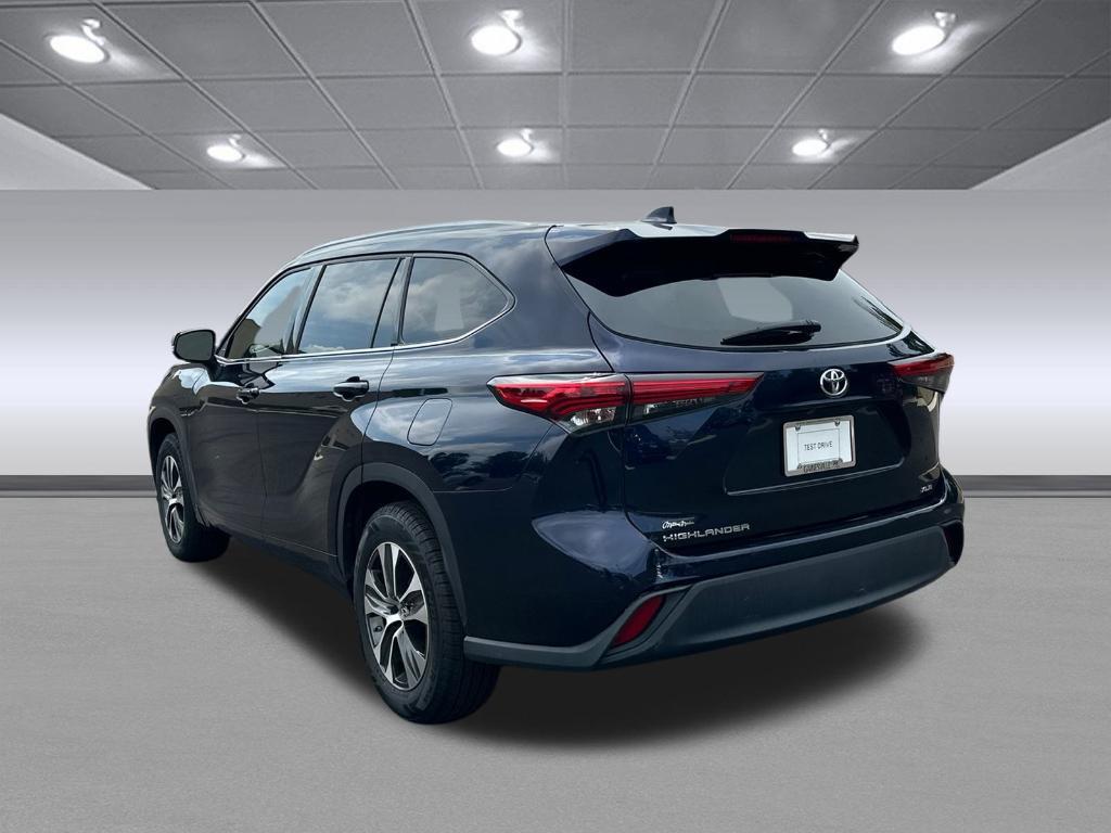used 2021 Toyota Highlander car, priced at $30,538