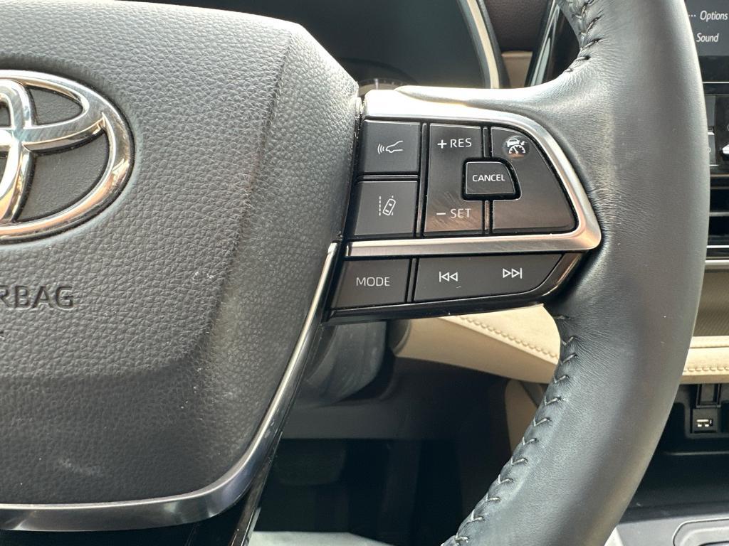 used 2021 Toyota Highlander car, priced at $30,538